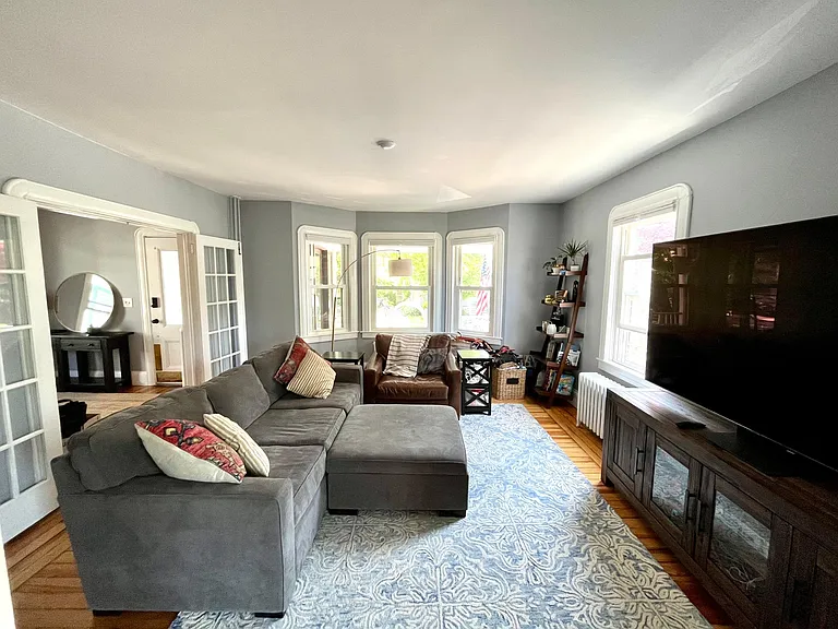 12 Bedlow Ave — Photo 4