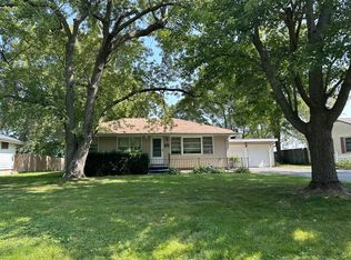 505 N Henson Rd, Villa Grove, IL 61956