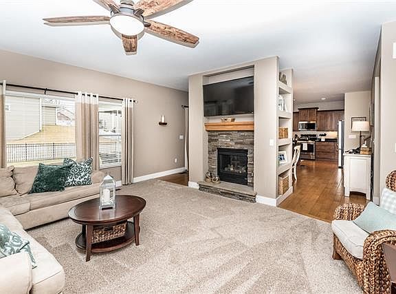 4th image of 910 Moorfield Park Dr