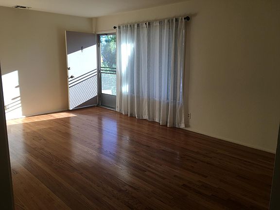 5th image of 611 E San Jose Ave