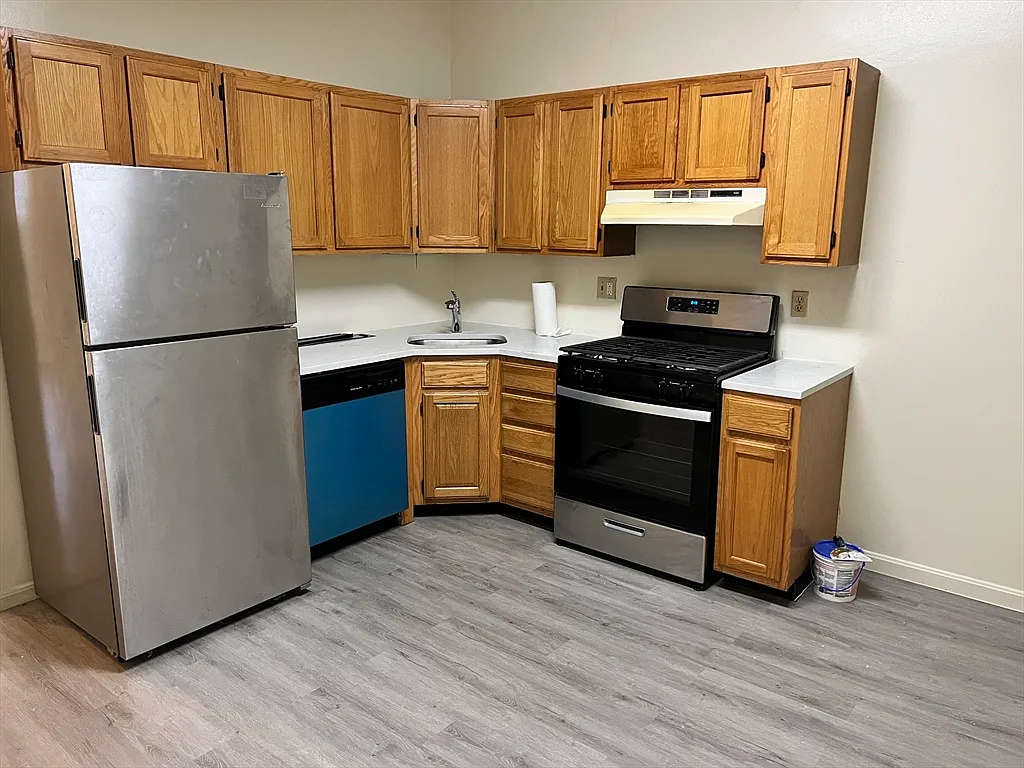 3 bed, 1.5 bath, 1250 sqft, $3,200 — Photo 1