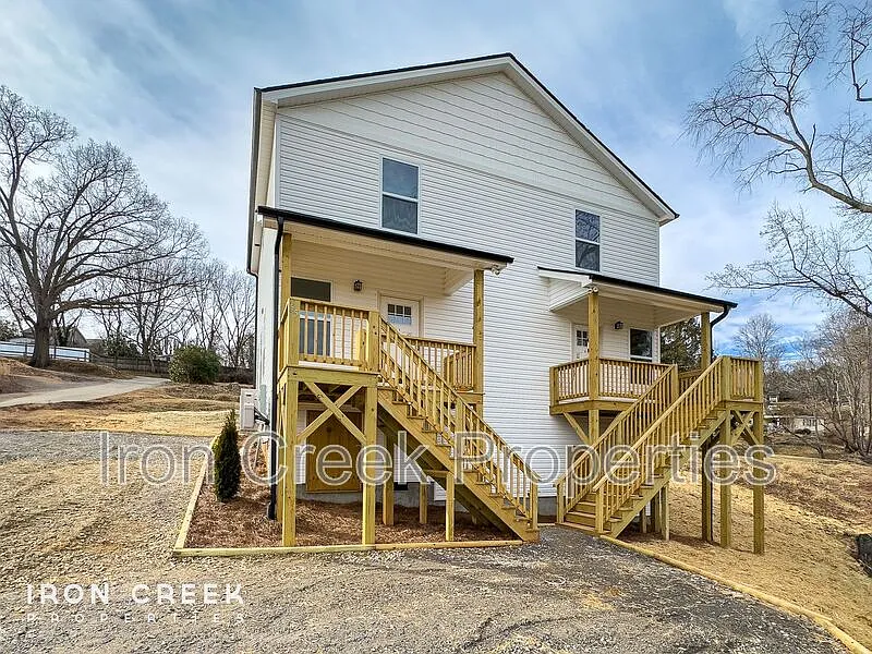 2 bed, 1.5 bath, 960 sqft, $1,695 — Photo 1