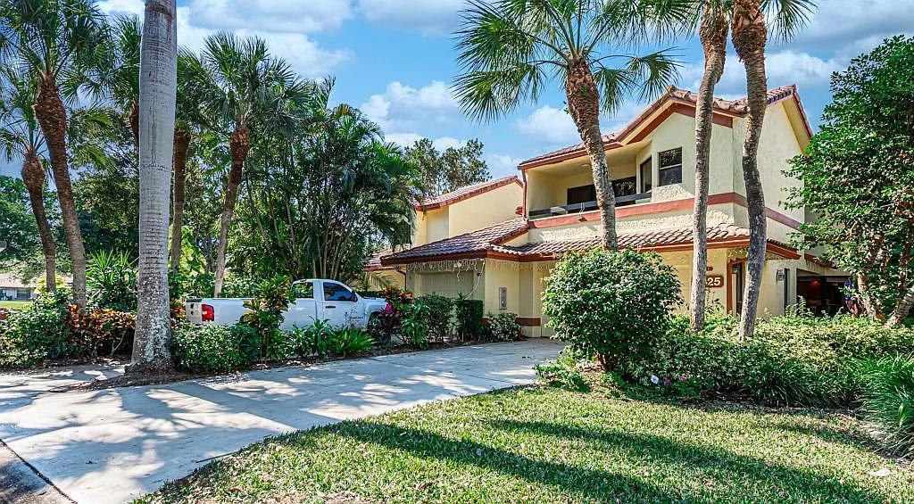 5425 10th Fairway Dr — Photo 2