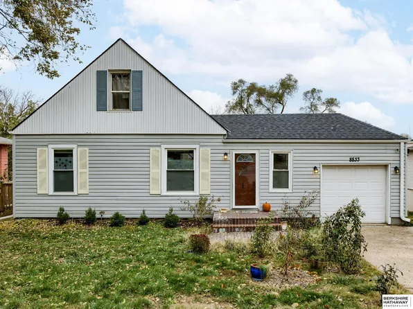 8833 Lake St, Omaha, NE 68134