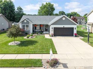1022 Deer Run Ct, Staunton, IL 62088