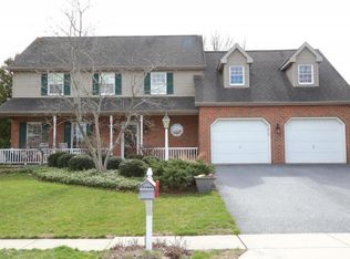 76 Magnolia Dr, Leola, PA