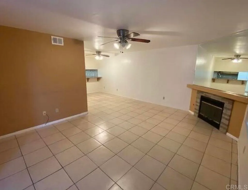 Building Photo - 9856 Shirley Gardens Dr #5