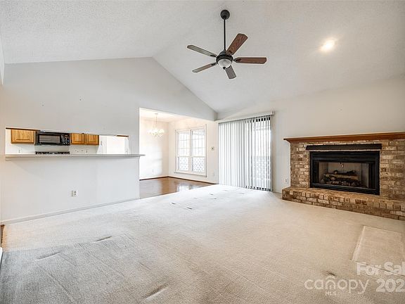4th image of 5843 Harris Grove Ln