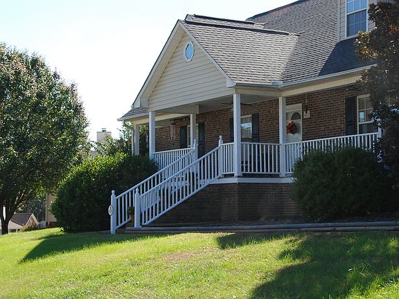 3rd image of 411 Woodfield Dr