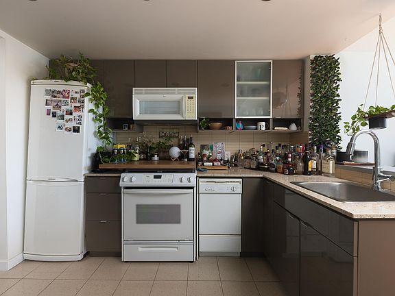 5th image of 928 Beatty St #3001