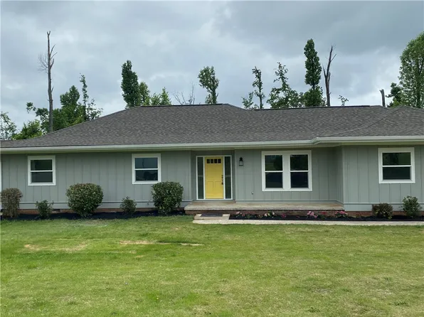 607 W Quincy Rd, Seneca, SC 29678