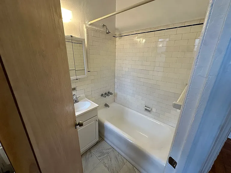 111 W 16th St #6E — Photo 6