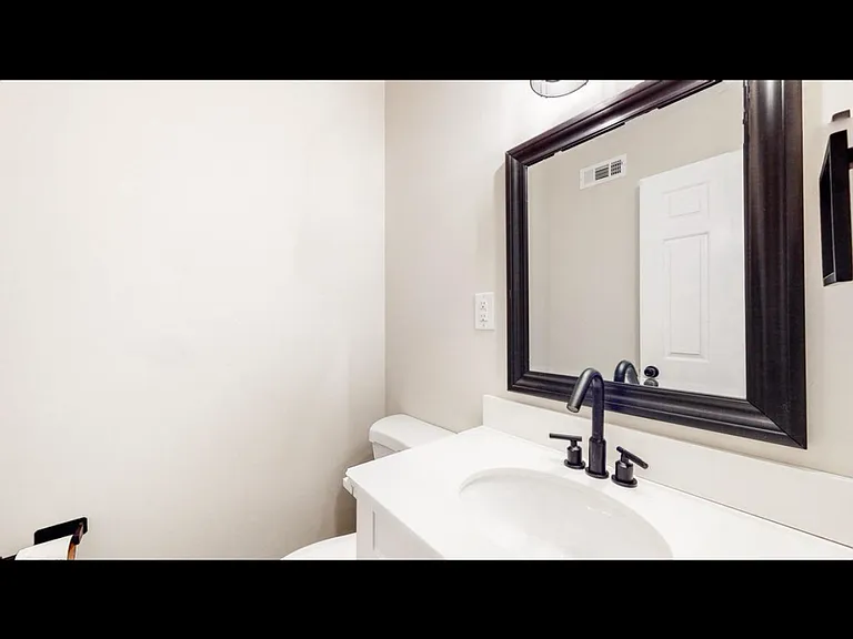 1658 Foxhaven Dr #1 — Photo 2