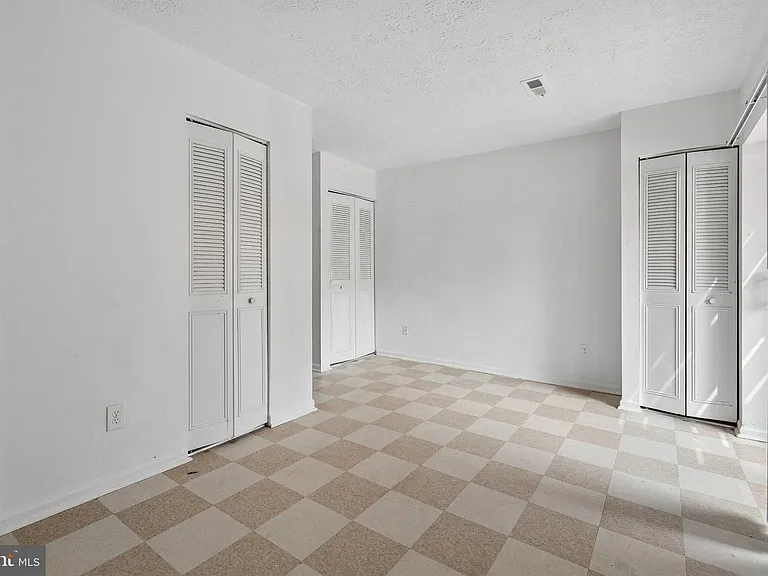 5515 Woodlawn Manor Ct — Photo 19