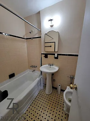 Rented by Zuz Realty | media 14