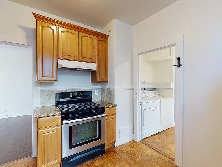 5399 Broadway — Photo 9