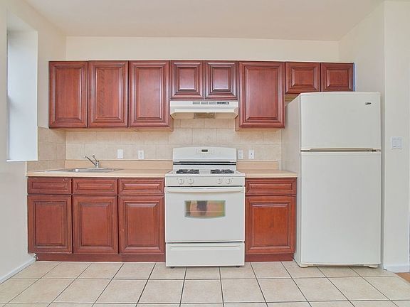 5th image of 1627 Park Ave #4