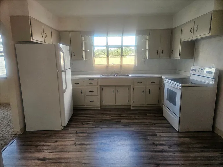 2448 Mill St — Photo 5