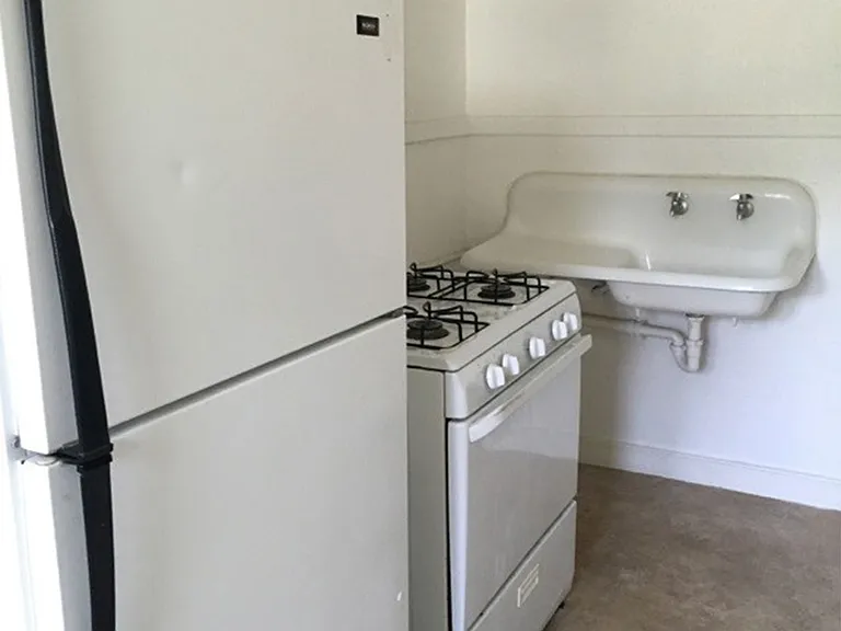 704 Stoughton St — Photo 3
