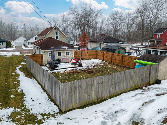 4th image of 405 Maplewood Ave