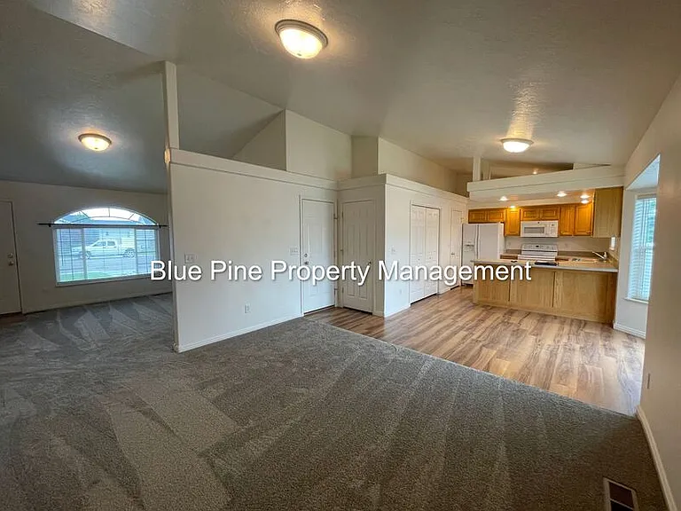 1156 Matchpoint Dr — Photo 6