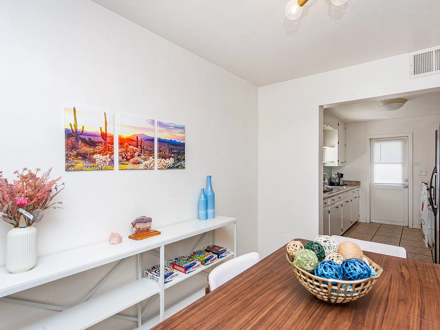 3 bed, 1040 sqft, $2,450 — Photo 4