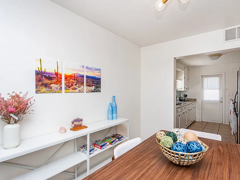2402 E Copper St — Photo 4