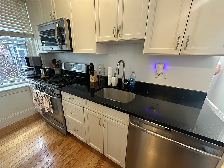 29 Grove St #6 — Photo 2