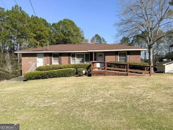 277 S Victory Dr, Lyons, GA 30436
