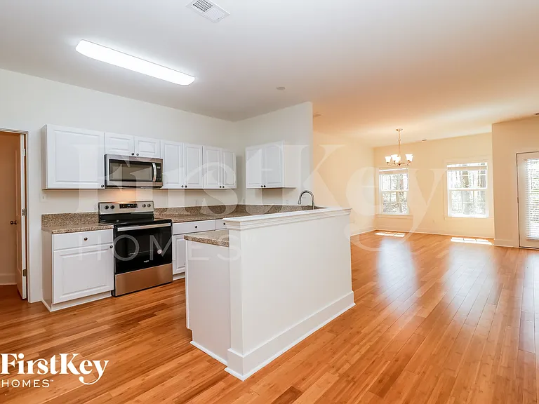 121 Pemberton Rd — Photo 5