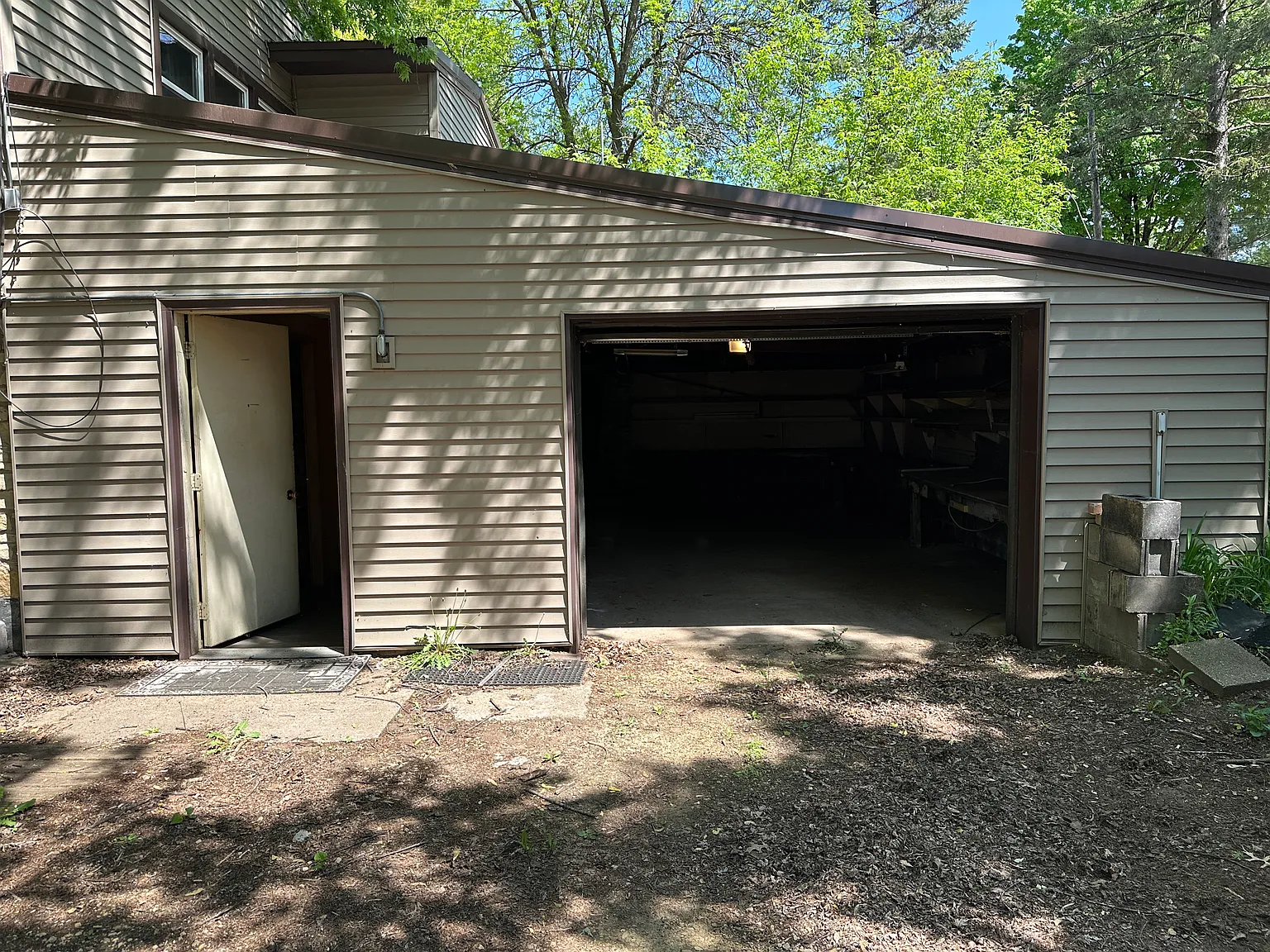 2 bed, 700 sqft, $880 — Photo 2