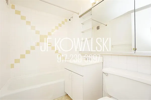 Rented by R New York | media 8