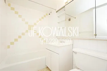 Rented by R New York