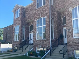 7945 W 92nd St, Hickory Hills, IL 60457