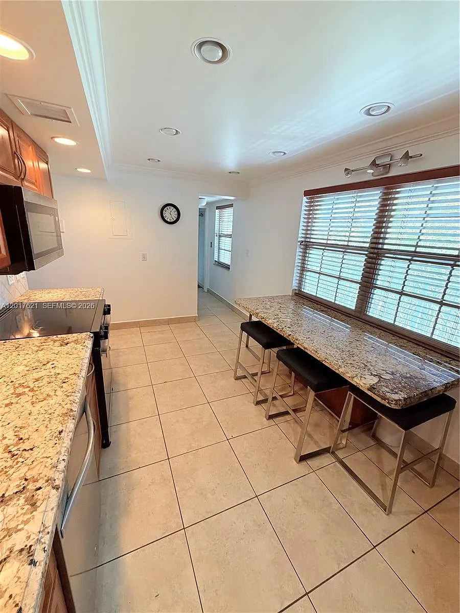 Building Photo - 4020 W Palm Aire Dr #403
