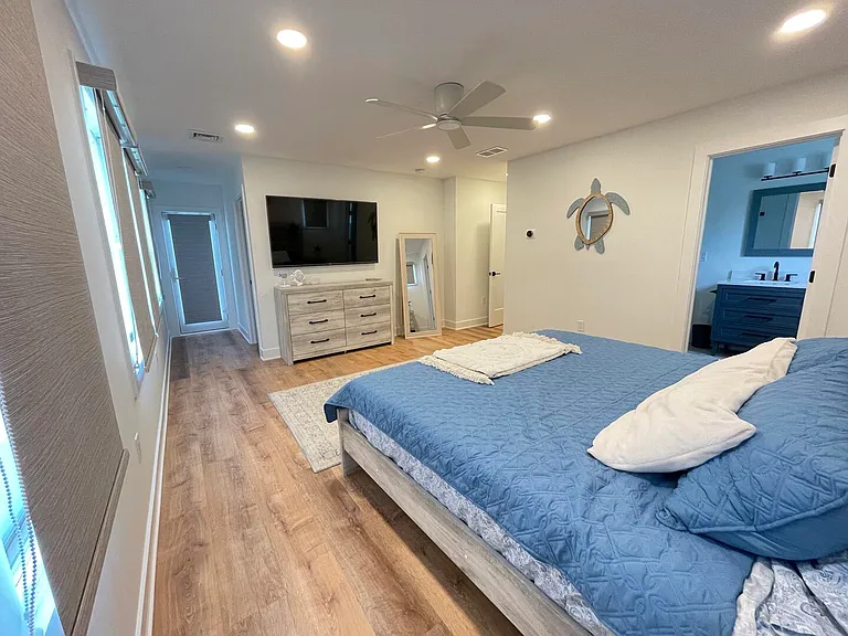 303 Forman Ave — Photo 40