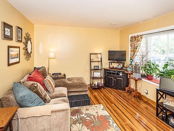 4th image of 8024 Provincetown Dr