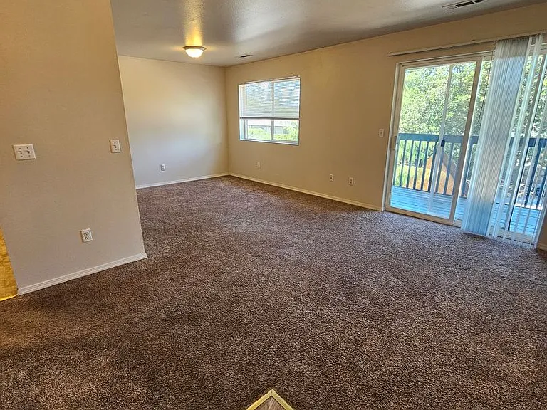 300 Indian Trail Ct — Photo 5