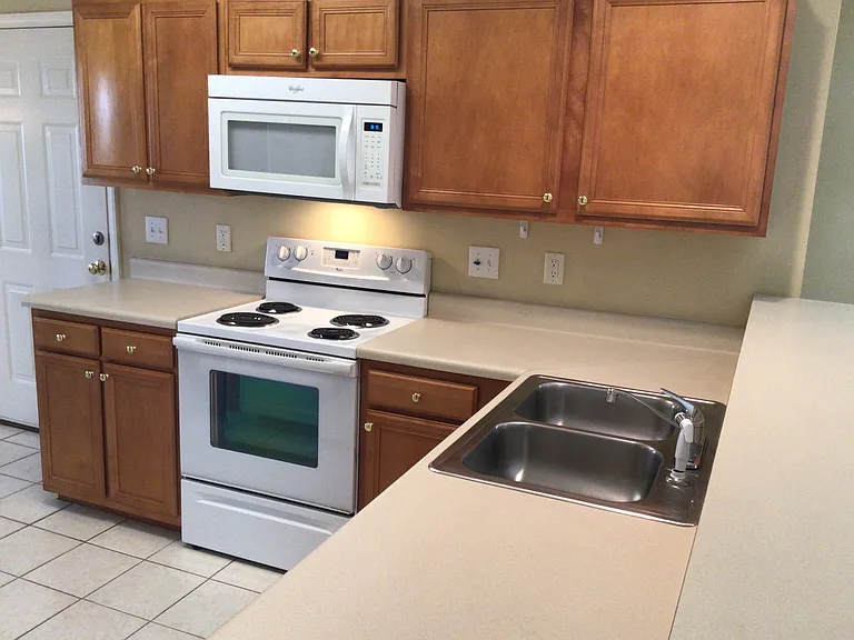 5470 Regent Village Dr — Photo 3