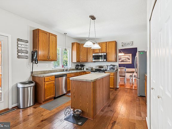 5th image of 204 Williamsburg Cir