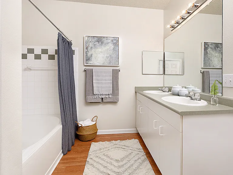 Windcrest Model Bath 1