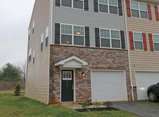 917 Admirals Quay Dr, Mechanicsburg, PA 17050