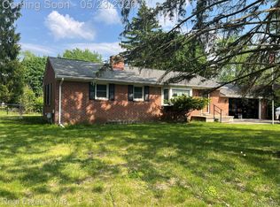 225 Juniper St, Auburn Hills, MI 48326
