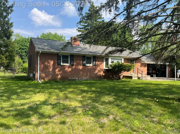 225 Juniper St, Auburn Hills, MI 48326