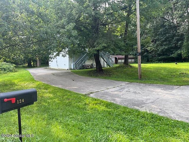 2nd image of 124 Reichards Lake Road