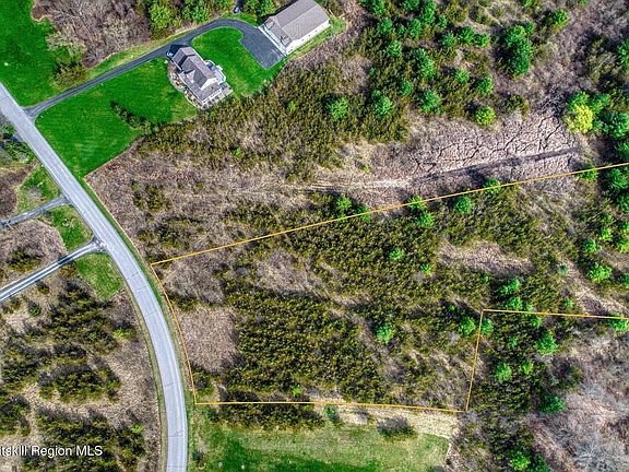 2nd image of 3184 Sleepy Hollow Road