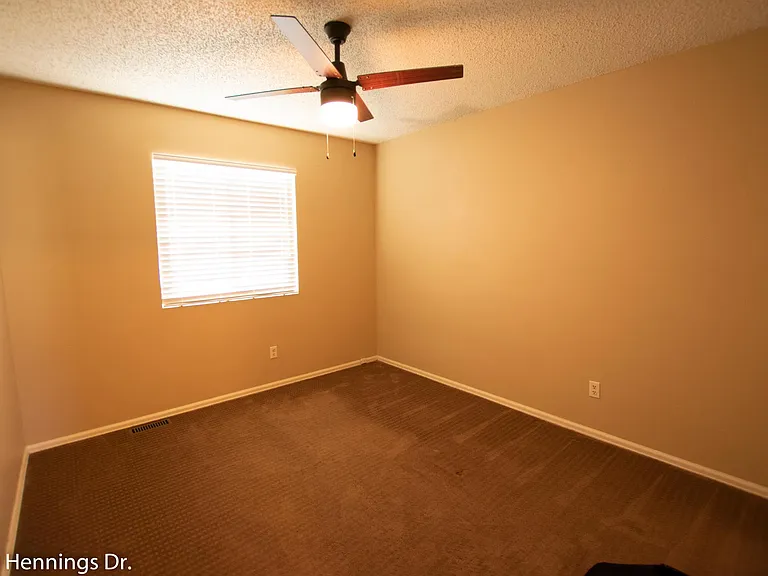 4585 Hennings Dr — Photo 9