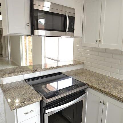 5th image of 12806 Gotham Dr