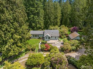 11240 Arrow Point Dr NE, Bainbridge Island, WA 98110