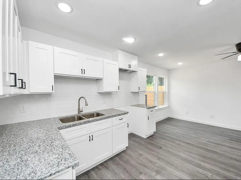 2322 Wavell St #A-B — Photo 8